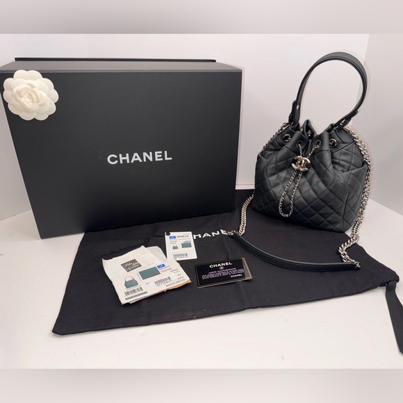 Caviar Flat Quilted CC Chain Bucket Drawstring Bag Black - Picture 3 of 14